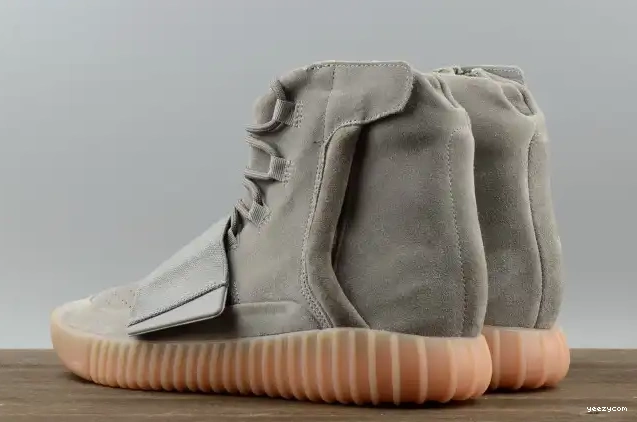ADIDAS GREY YEEZY DARK LIGHT GLOW BOOST BB1840 GUM 750 0623